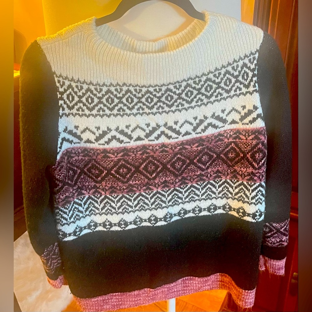 Warm Westport sweater size L, multi-color.